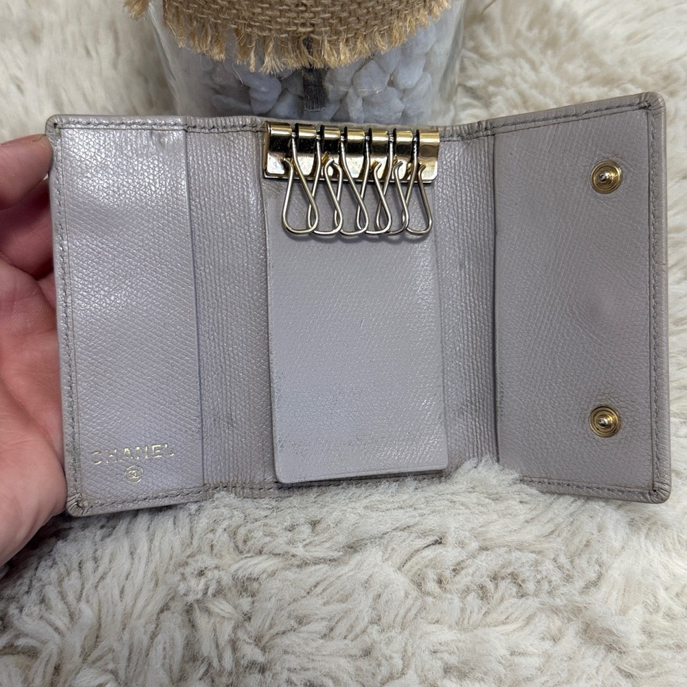 ✨Chanel 6 Key Holder Wallet Taupe Leather Gold Hardware✨ - Picture 7 of 12
